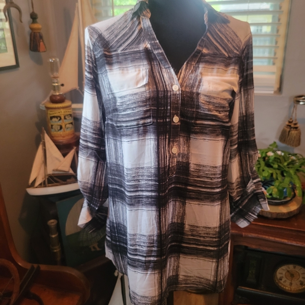 New York & Company Monochrome Patterned Blouse